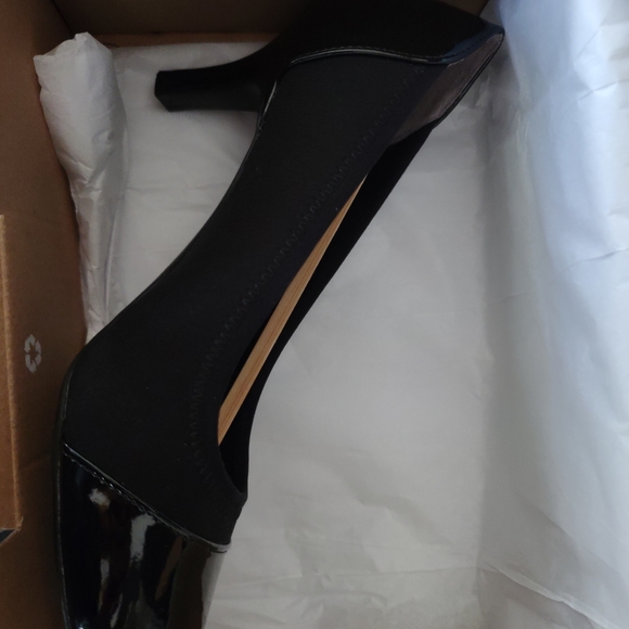 Parigi Street Pump Dress Shoes - Picture 3 of 6